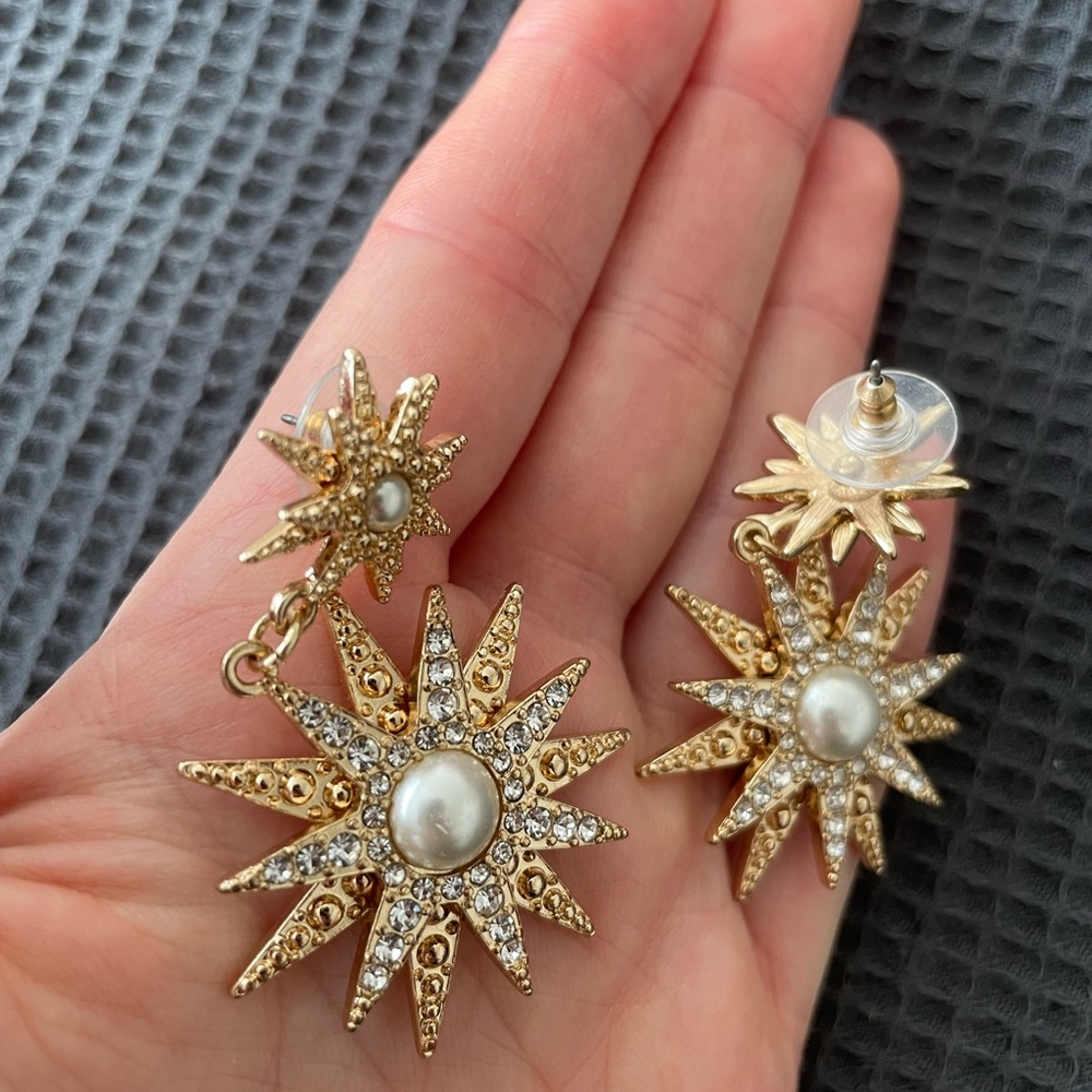 STAR EARRINGS - Picture 3 of 4
